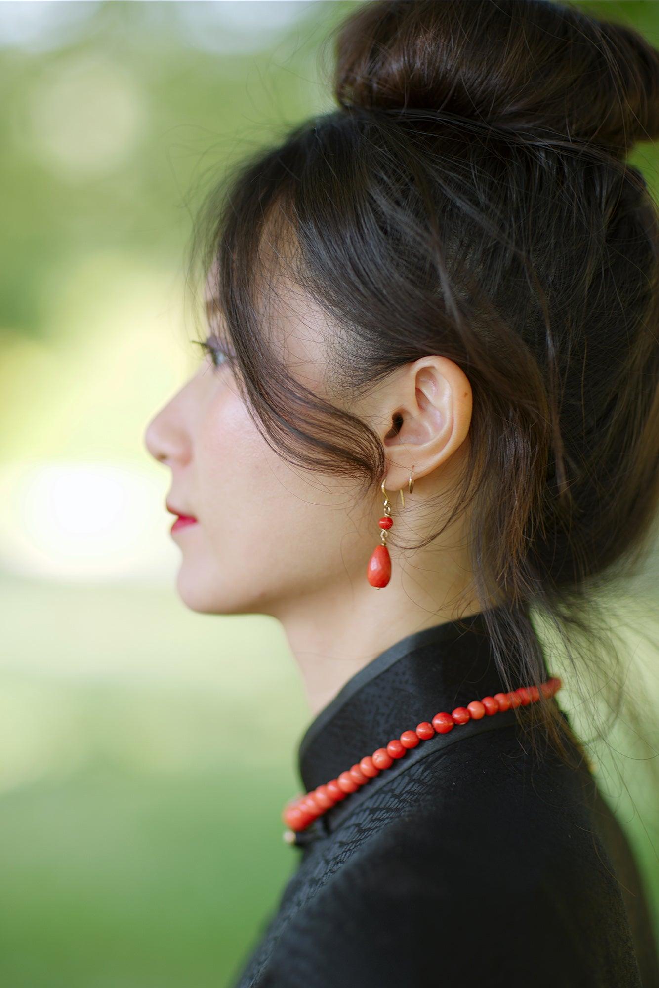 Natural coral beads necklace with 18K gold clasp - Curiously timeless