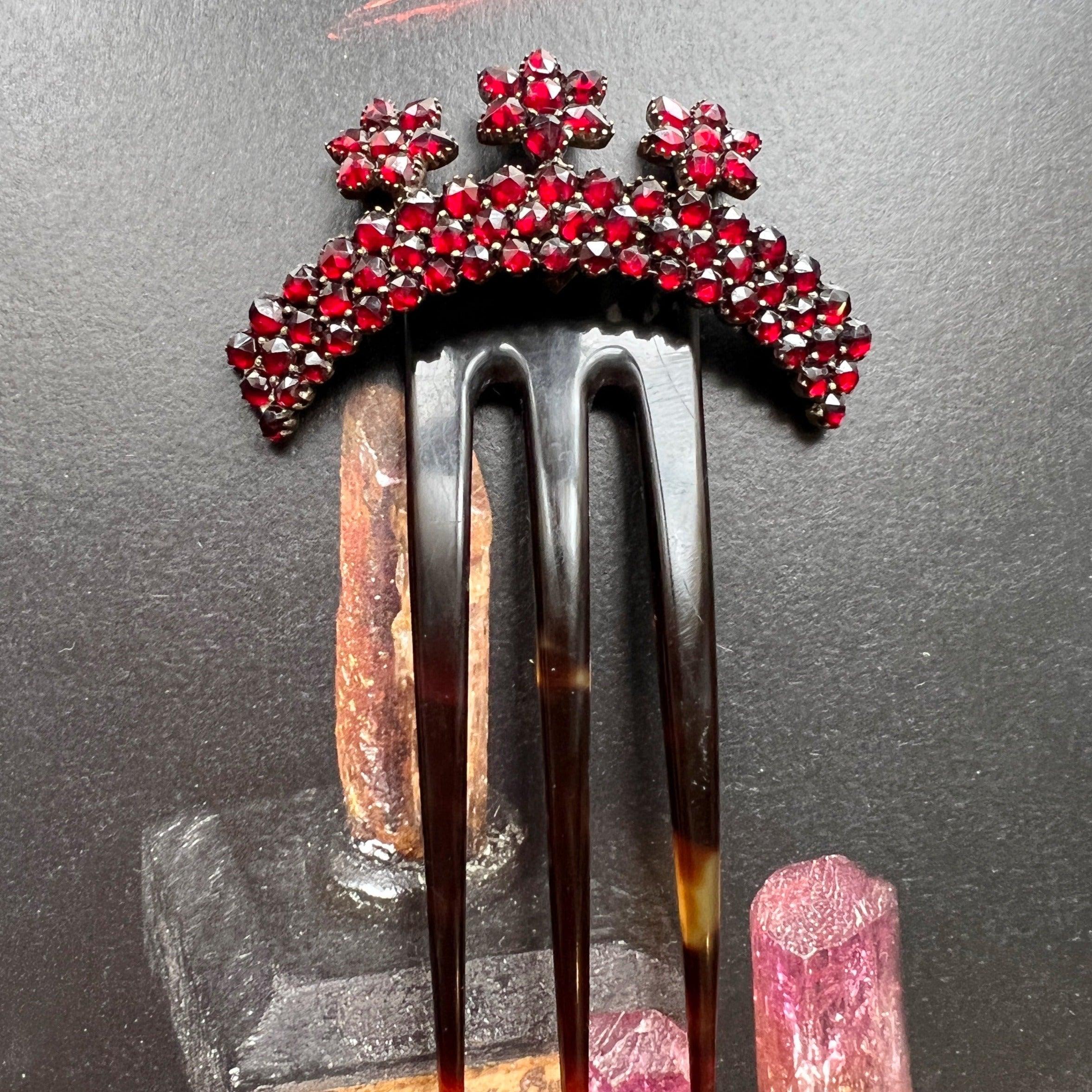 Antique garnet flower hair comb - Curiously timeless