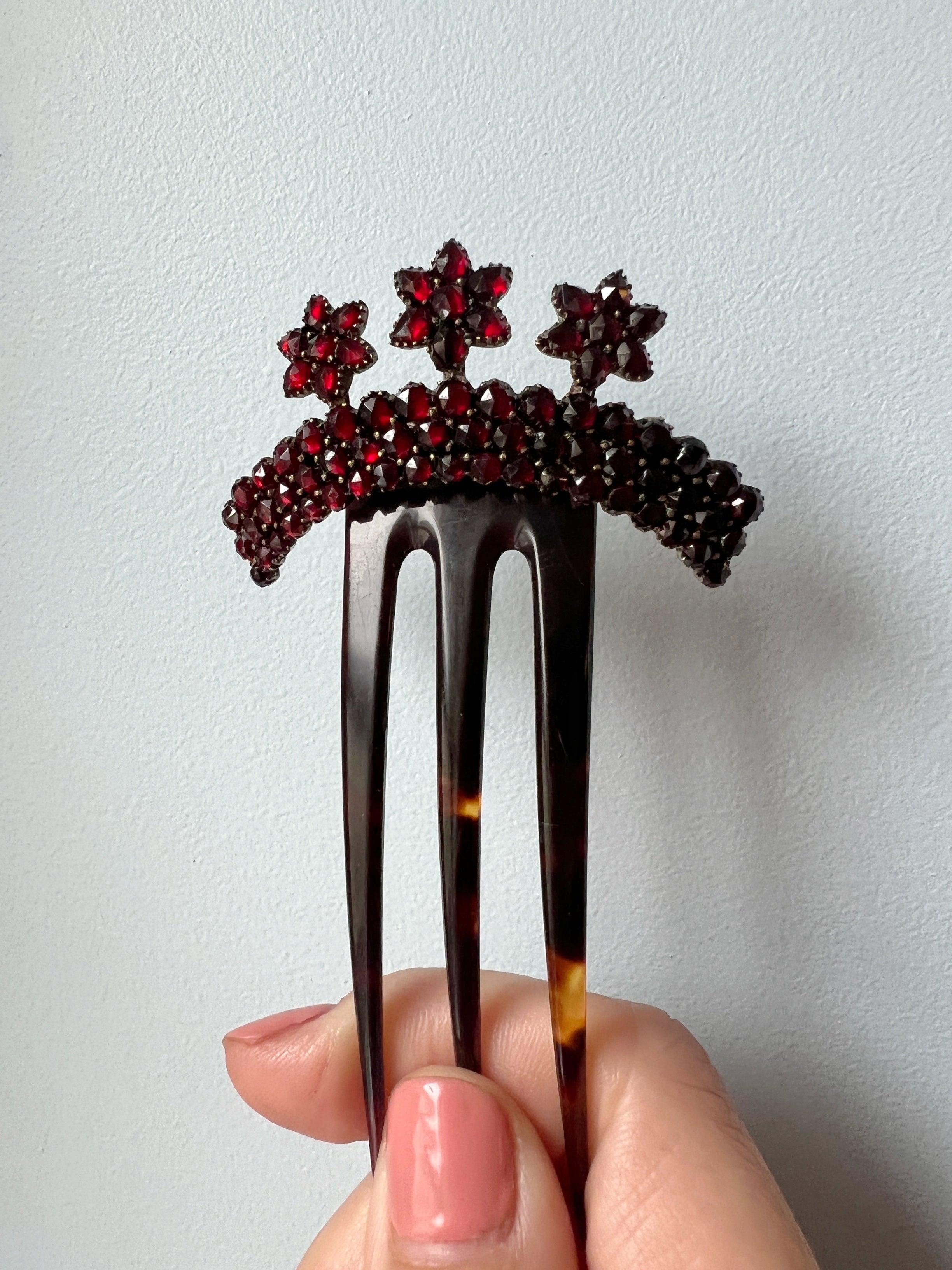 Antique garnet flower hair comb - Curiously timeless