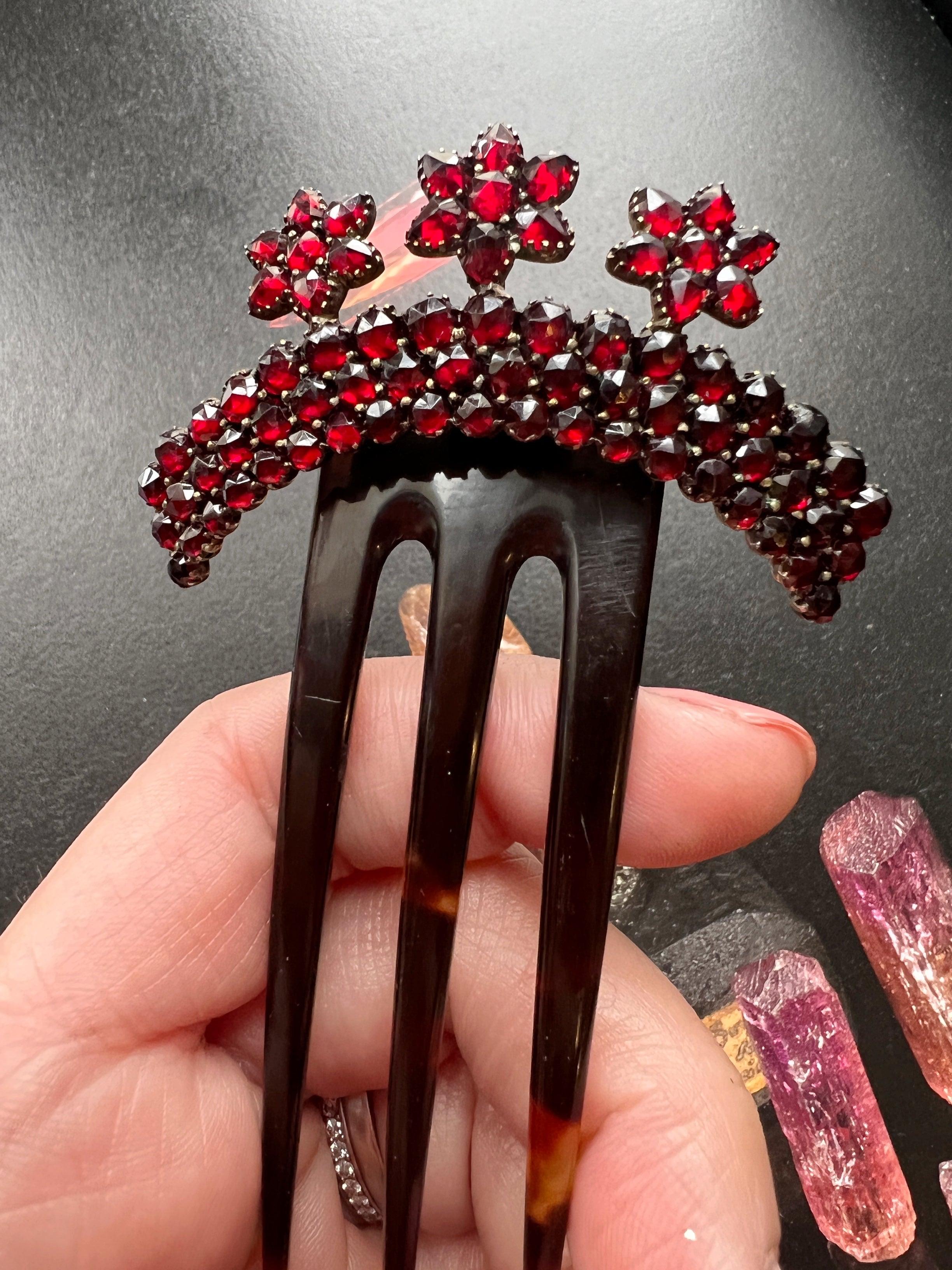 Antique garnet flower hair comb - Curiously timeless