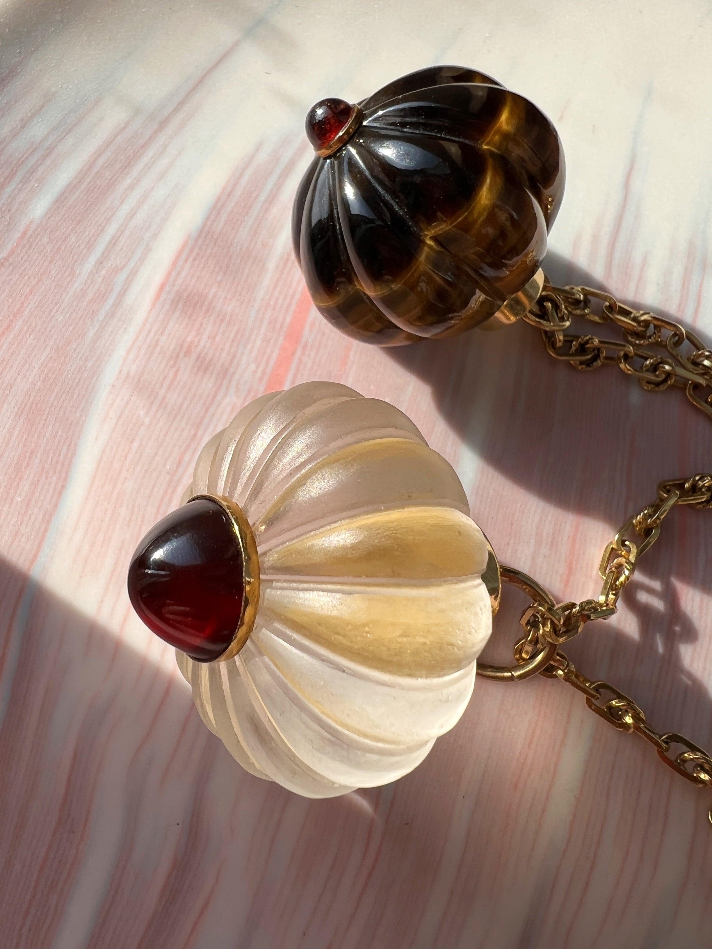 Lovely 18K gold Tiger’s Eye and garnet pumpkin pendant - Curiously timeless