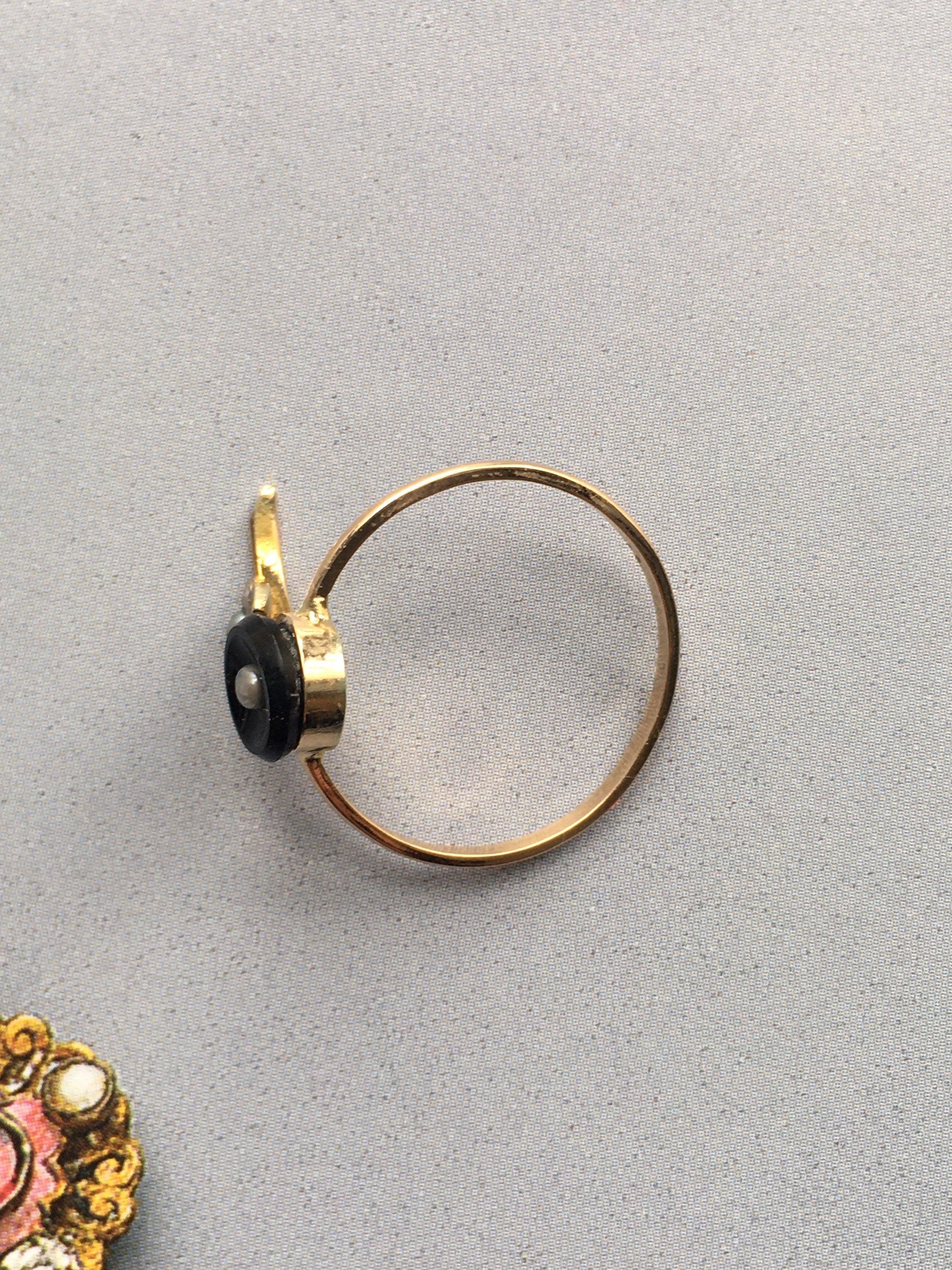 Lovely 14k gold Onyx flower and seed pearl mourning ring - Curiously timeless