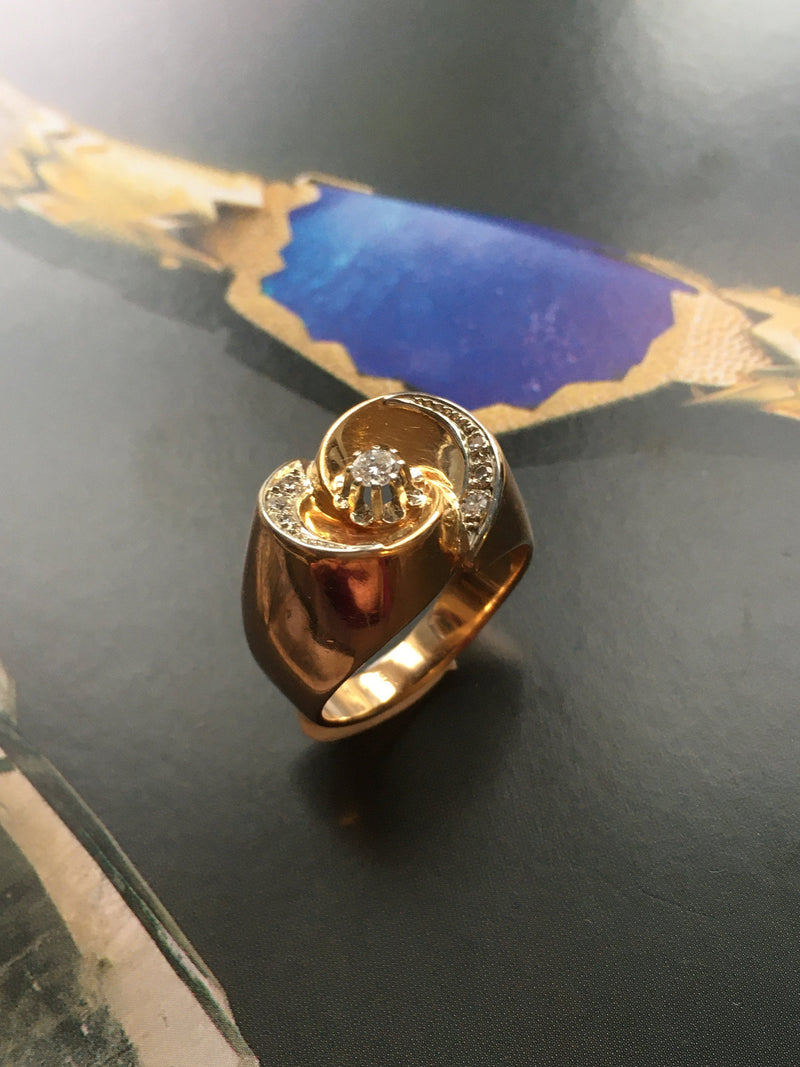 A chunky & bold retro ring in 18k solid gold and diamonds