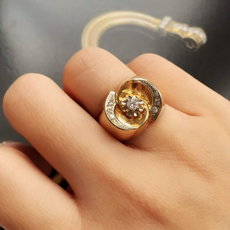 A chunky & bold retro ring in 18k solid gold and diamonds