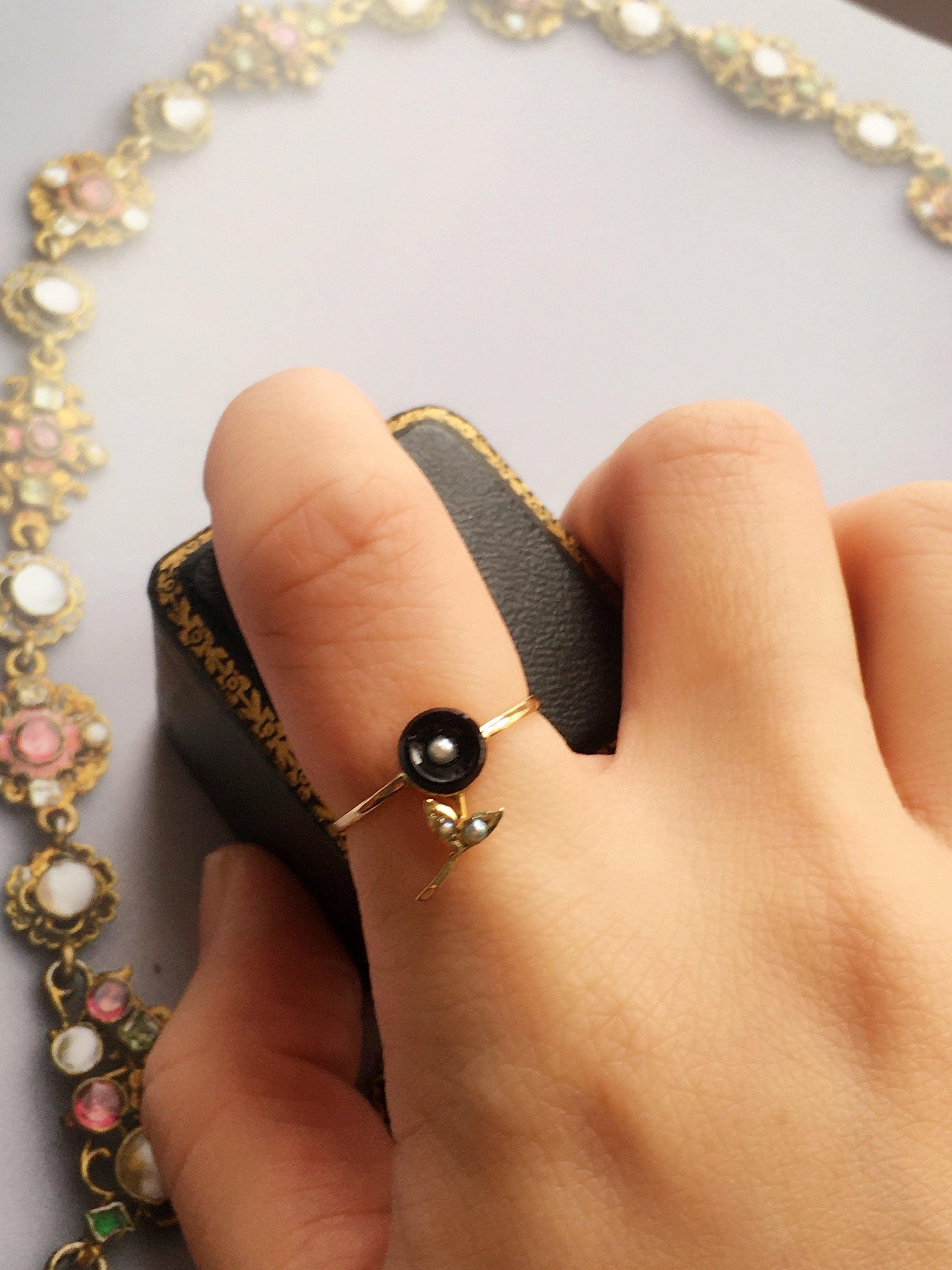 Lovely 14k gold Onyx flower and seed pearl mourning ring - Curiously timeless