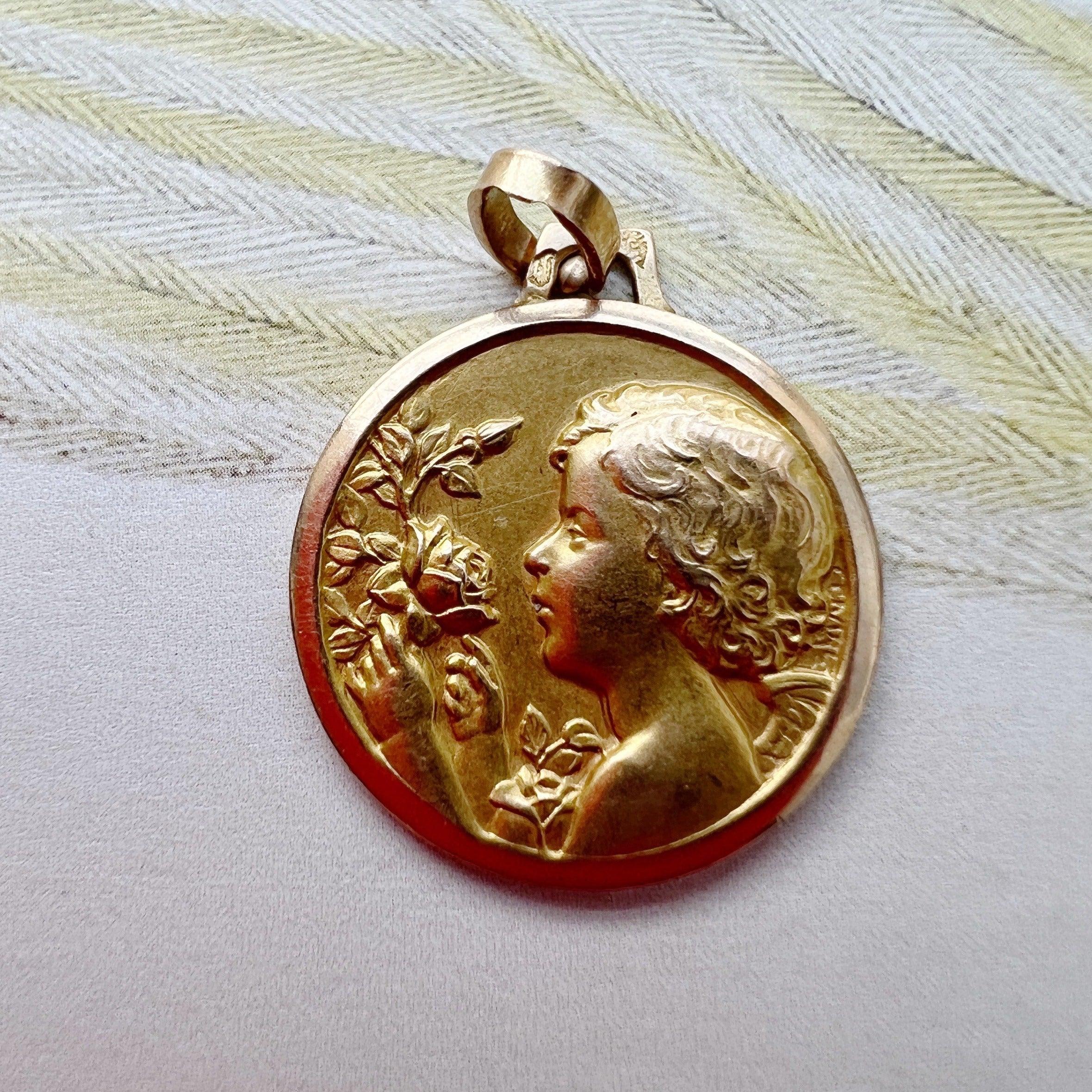 French 18K gold medal of angel and roses - Curiously timeless